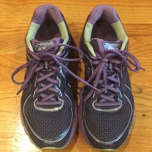 Brooks GTS 16 Running Sneaker